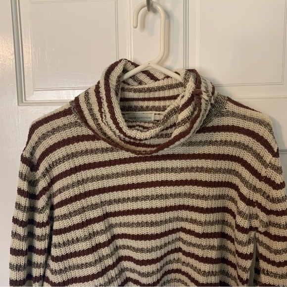 Urban Outfitters Mackenna Striped Turtleneck - Picture 4 of 10
